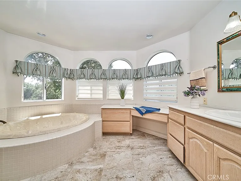 1089 Village Dr — Photo 27