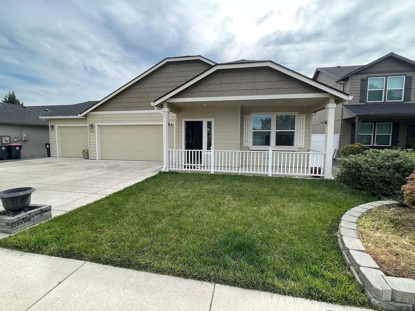 Gorgeous 3 Bed-2 Bath-A Must See — Photo 1
