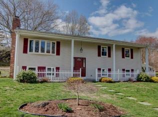 16 Lodgepole Ln, Smithfield, RI 02828