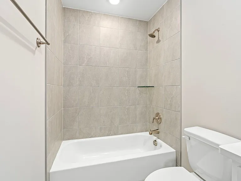 917 Winston Ct — Photo 16