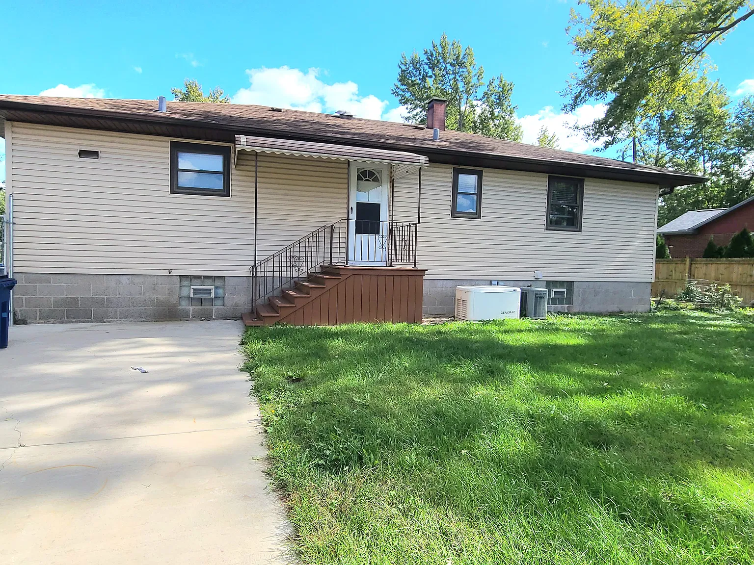 3 bed, 2576 sqft, $2,800 — Photo 3