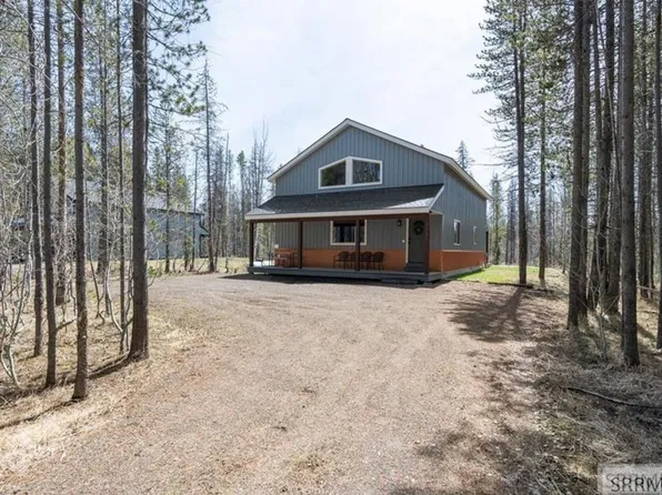 4060 Steelhead Dr, Island Park, ID 83429