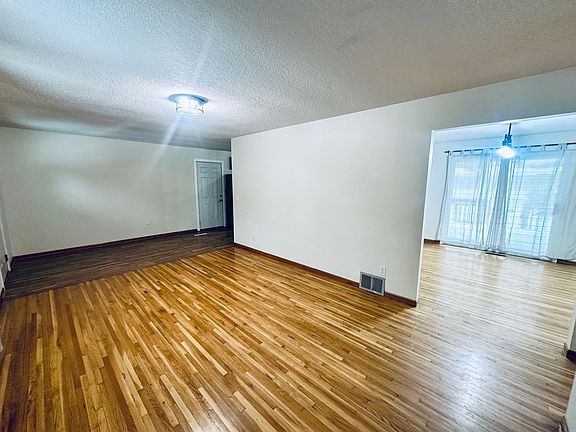 5th image of 16468 Fishing Ave W