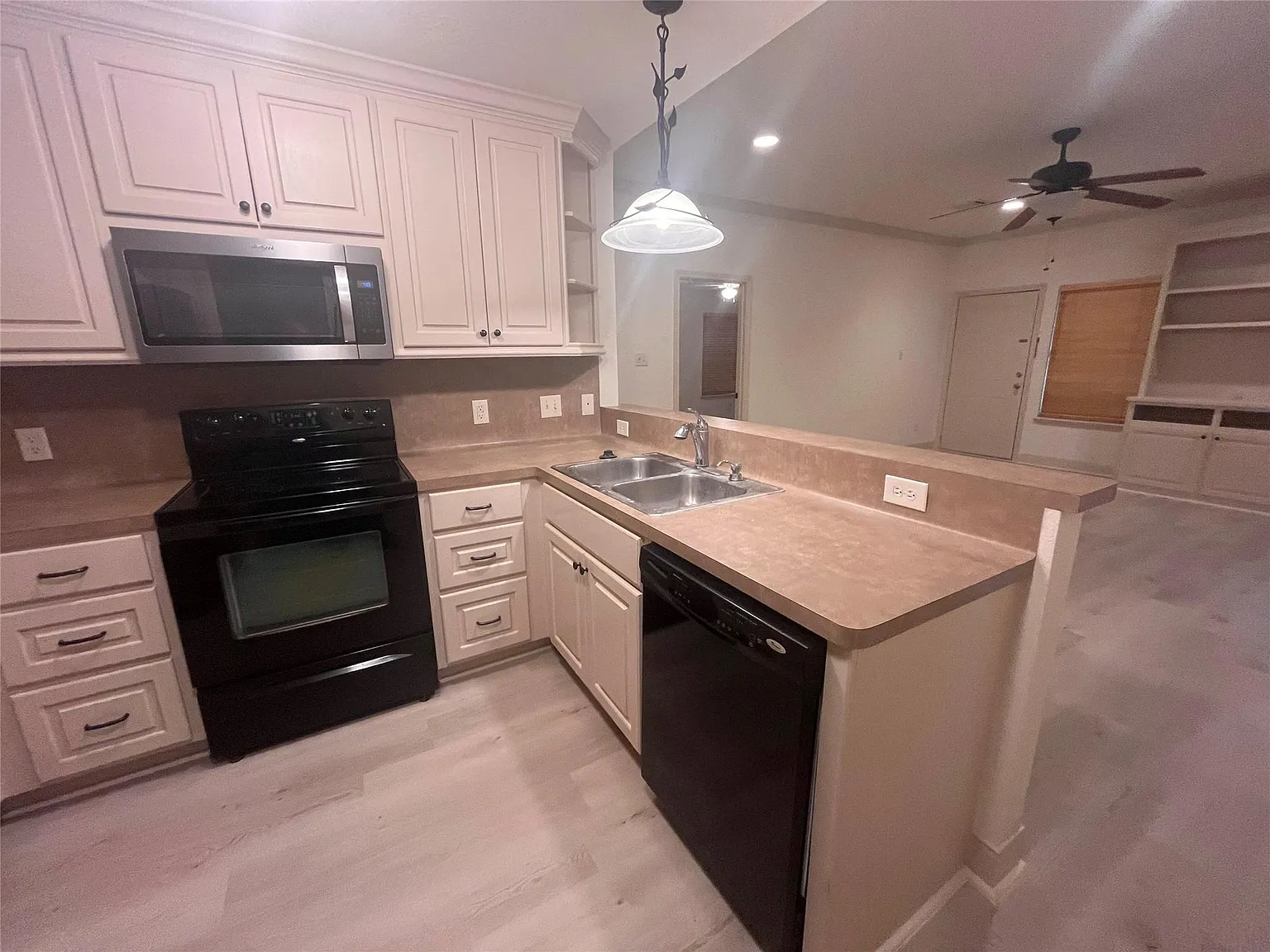 2 bed, 2.0 bath, 1240 sqft, $1,650 — Photo 4