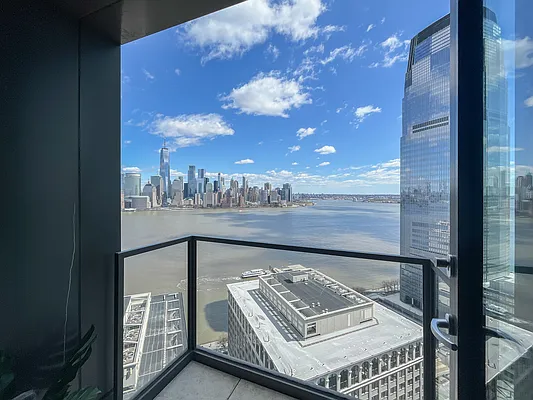 Rented by EASYRENT REALTY LLC | media 8