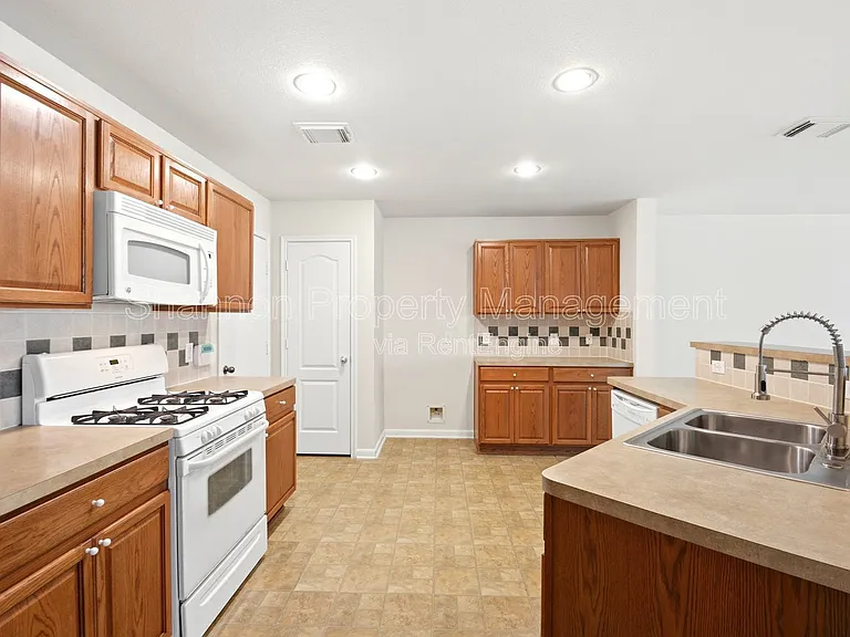 526 Remington Lodge Ct — Photo 21