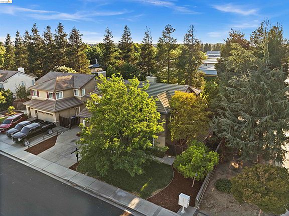4th image of 1049 Meadowgate Way