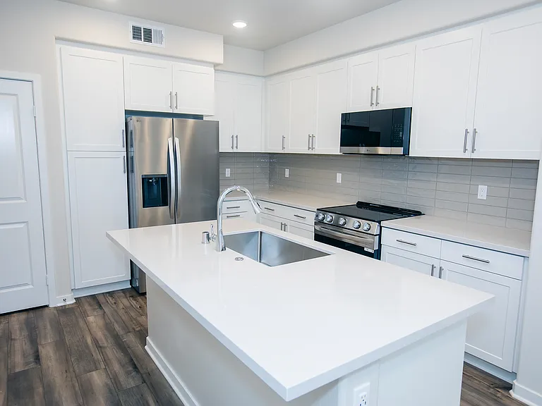 9538 Hannah Way — Photo 3