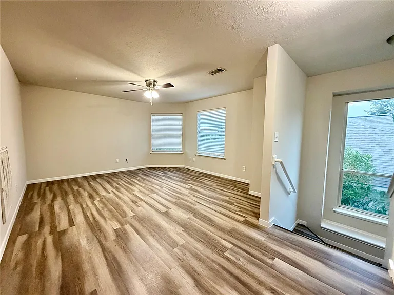 6827 Autumn Thistle Dr — Photo 14