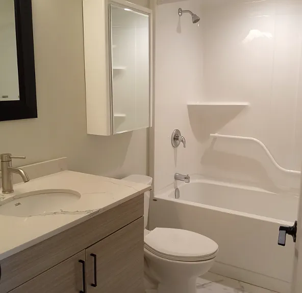 75 Barrie Rd — Photo 10