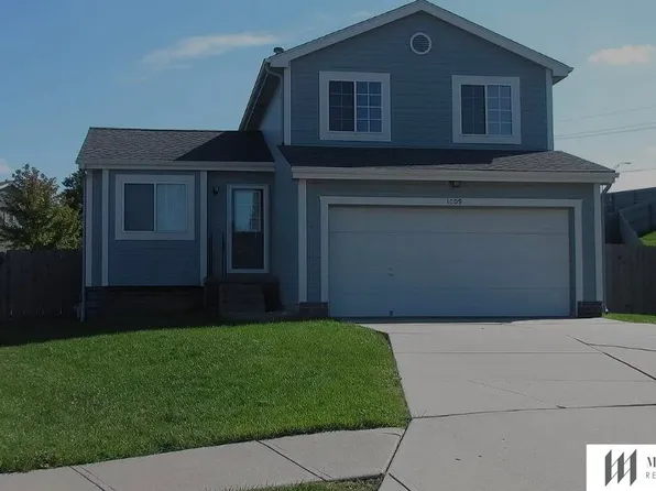 1009 Bison Cir, Papillion, NE 68046