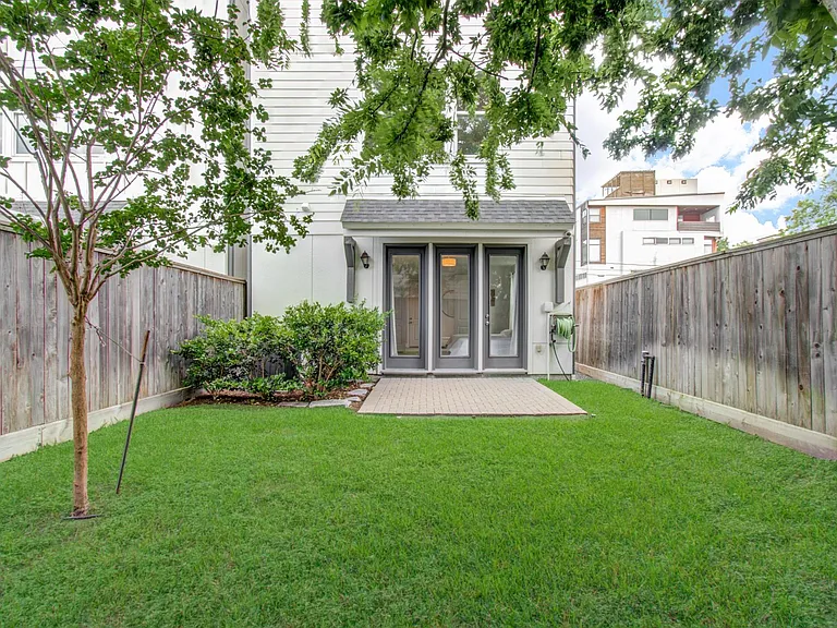 1512 Stuart St — Photo 41