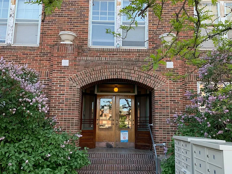 Dearborn Apartments — Photo 2