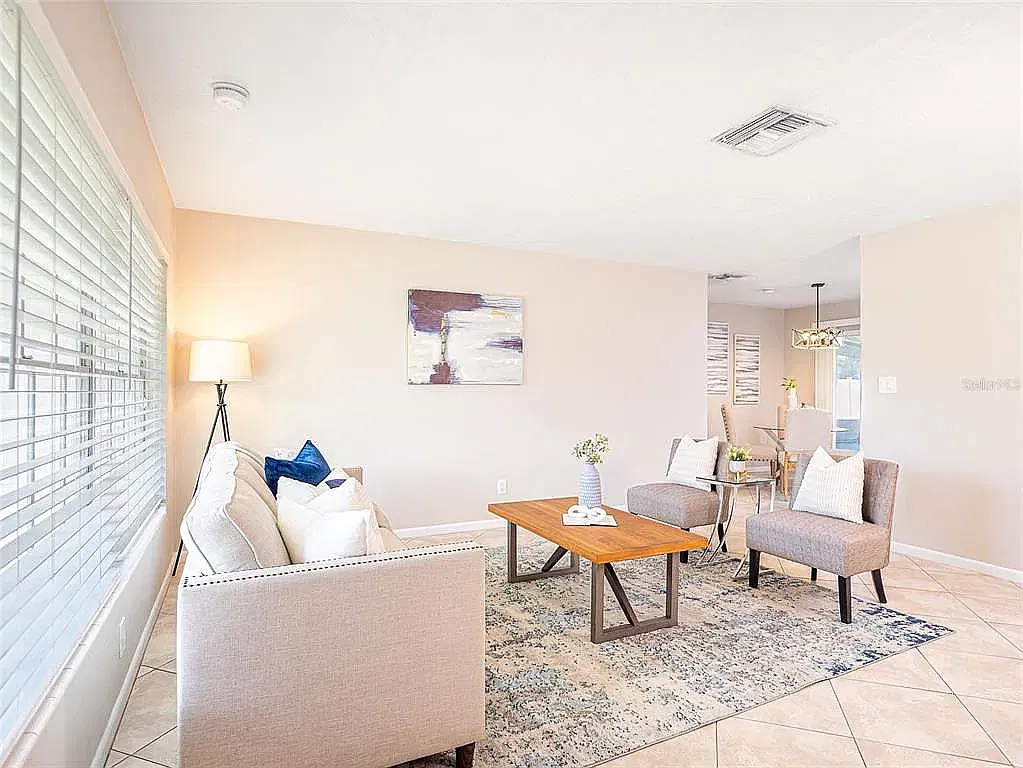 3 bed, 1281 sqft, $2,395 — Photo 4
