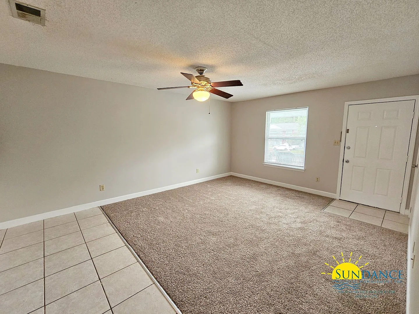 Charming 2-Bedroom Apartment in Fort Walton Beach Close to Bases, Shopping & Dining! — Photo 3
