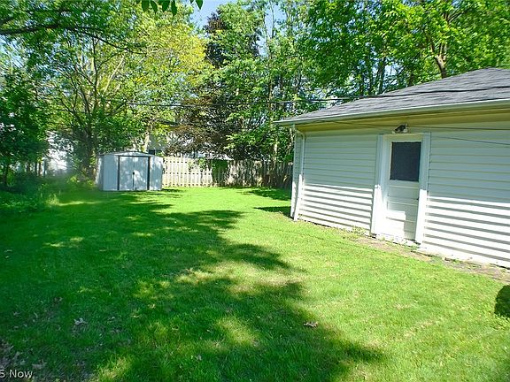 3rd image of 2060 E 224th St