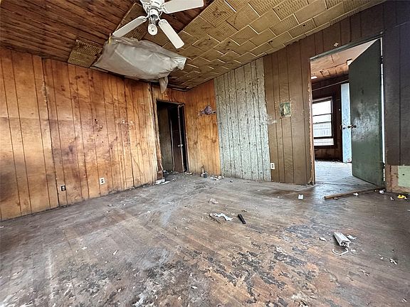 5th image of 408 Allen St