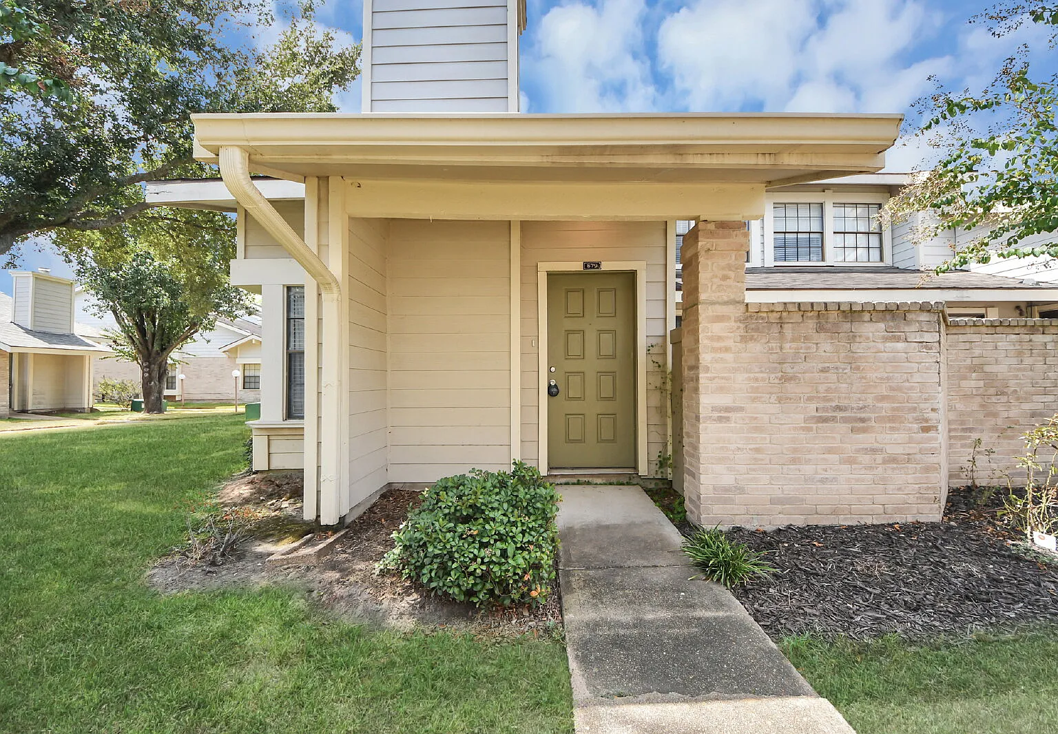 3 bed, 2.0 bath, 1320 sqft, $1,700 — Photo 1