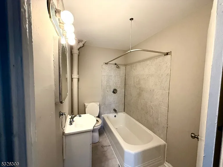 672 Mount Hope Ave #2 — Photo 8