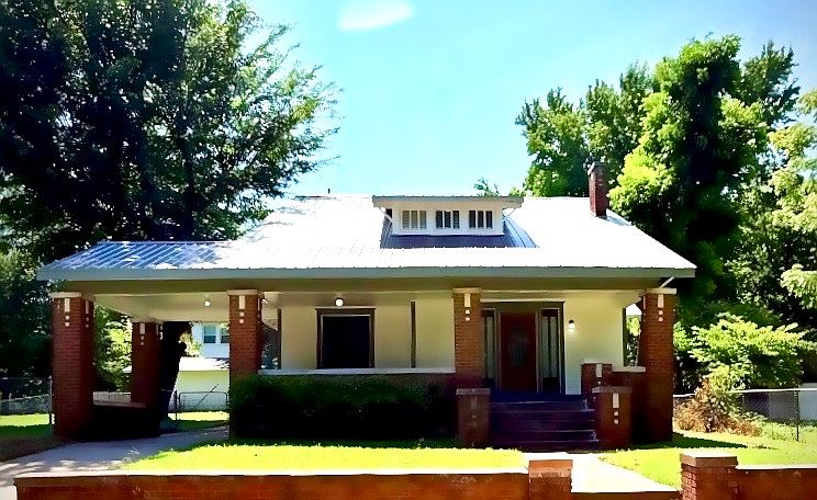 1st image of 506 N Grand Ave