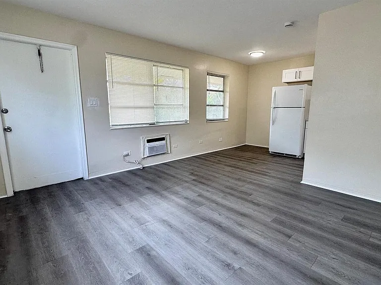 417 SE 12th Ct #8 — Photo 2