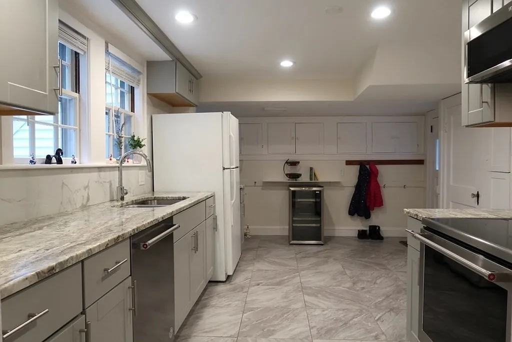 4 bed, 2.5 bath, 1838 sqft, $5,000 — Photo 2
