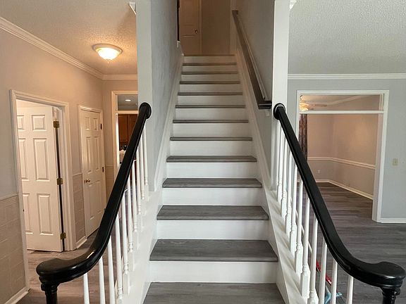 4th image of 3209 Daingerfield Dr
