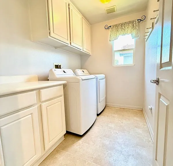 1319 Jacaranda Cir — Photo 9
