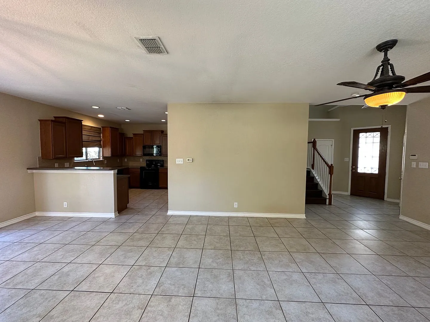 Beautiful 3 bedroom, 2.5 bath home located in a gated North San Antonio community! — Photo 4