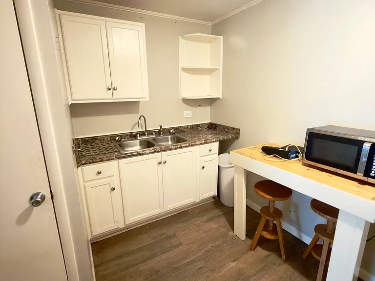 310 Maple Ave #B — Photo 4