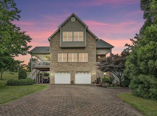 465 Lands End Cir, Union Hall, VA 24176