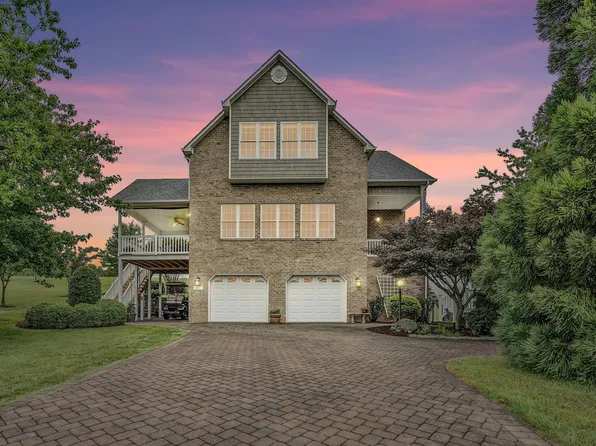 465 Lands End Cir, Union Hall, VA 24176