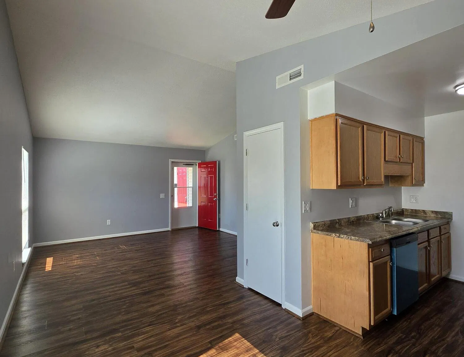 2 bed, 2.0 bath, 922 sqft, $1,250 — Photo 4