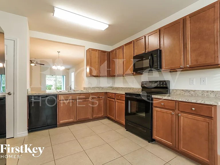604 SW 6th Ave — Photo 6