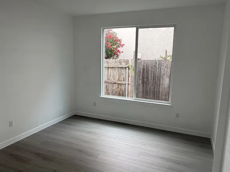 109 Cropton Ct — Photo 56