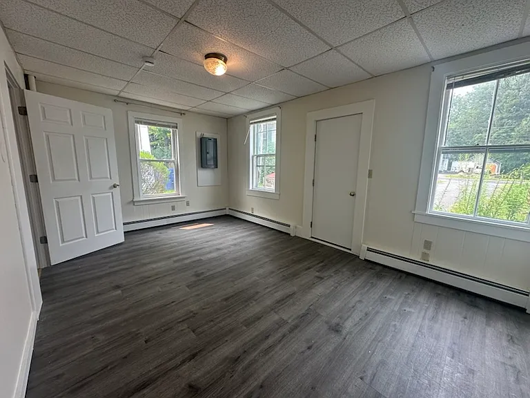 697 Main St #3 — Photo 4