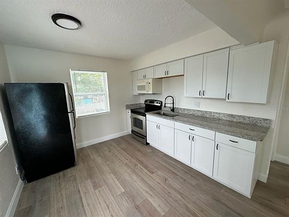 3rd image of 1110 16th St S #B