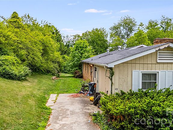 3rd image of 48 Ellen Ave