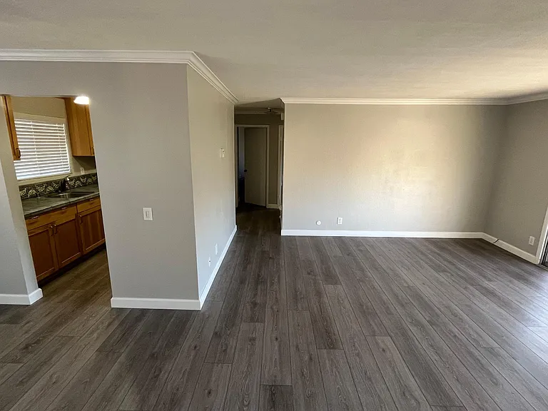 2530 Clairemont Dr #302 — Photo 9
