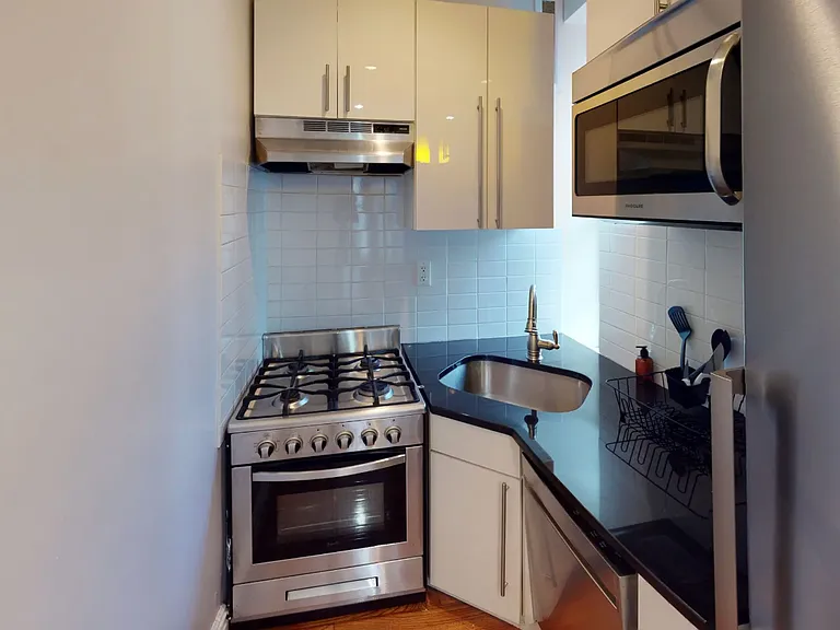 18 Avenue A #4H — Photo 4