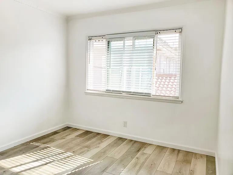 1125 S Cochran Ave #6 — Photo 7