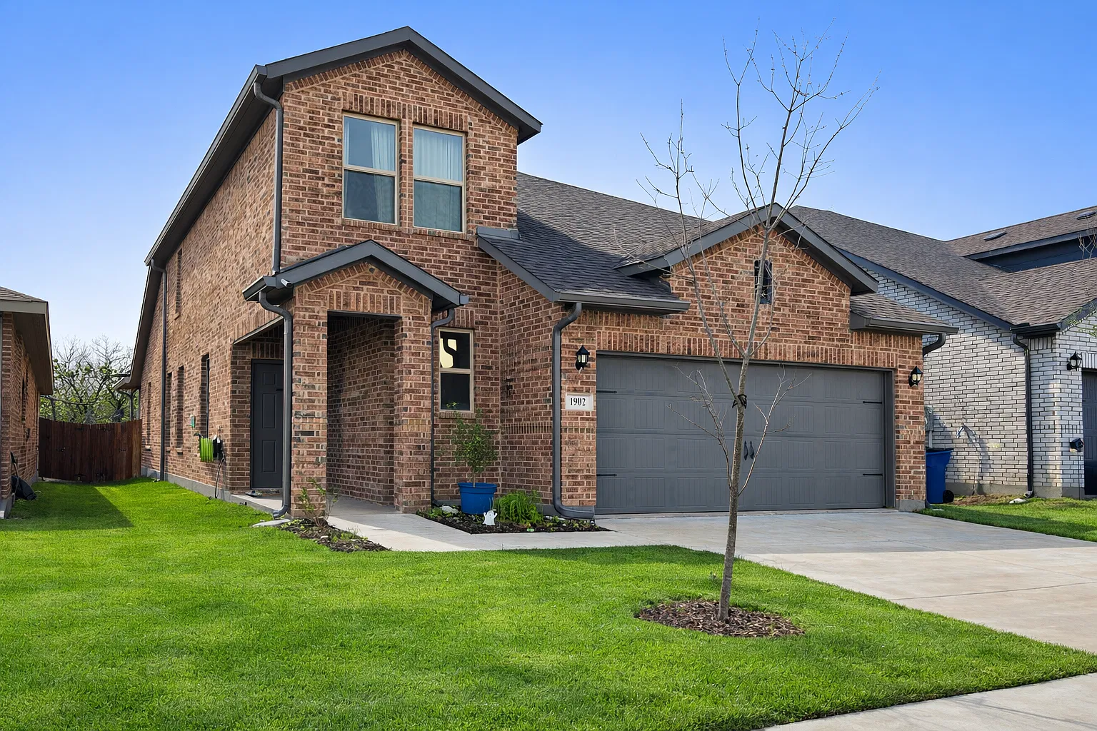 4 bed, 2327 sqft, $2,600 — Photo 1