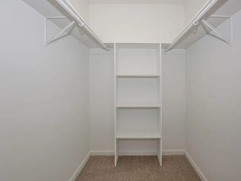 Laurel Ridge Apartments — Photo 19