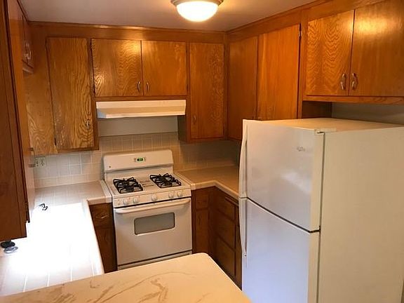 3rd image of 16721 Sherman Way APT 8