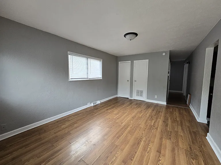 1010 Kinyon St — Photo 9