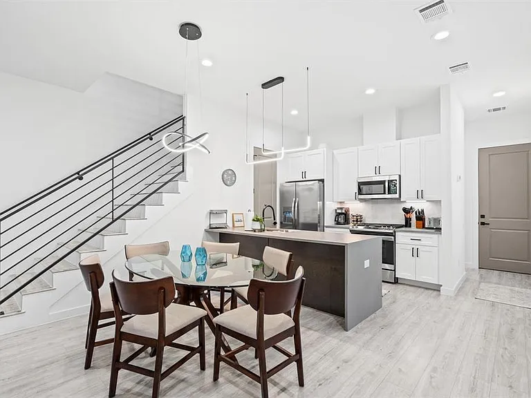 6821 Cadillac St — Photo 3