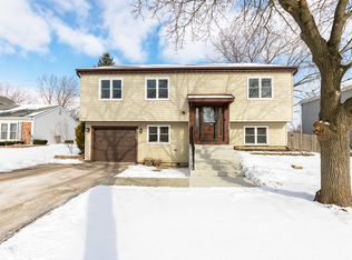 305 E Country Dr, Bartlett, IL 60103