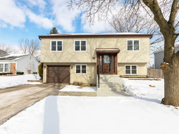 305 E Country Dr, Bartlett, IL 60103