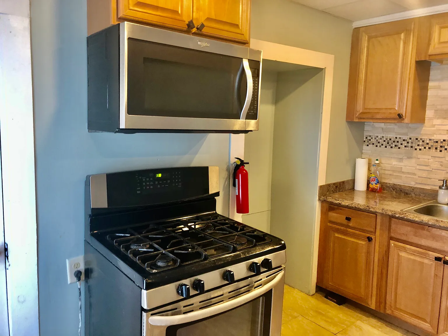 4 bed, 2100 sqft, $2,750 — Photo 4