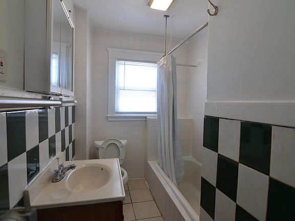 4th image of 116 Phillips St APT 2R